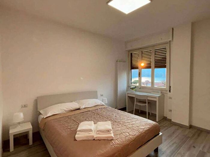 Appartamento trilocale in affitto in Via della Libertà, Lierna
