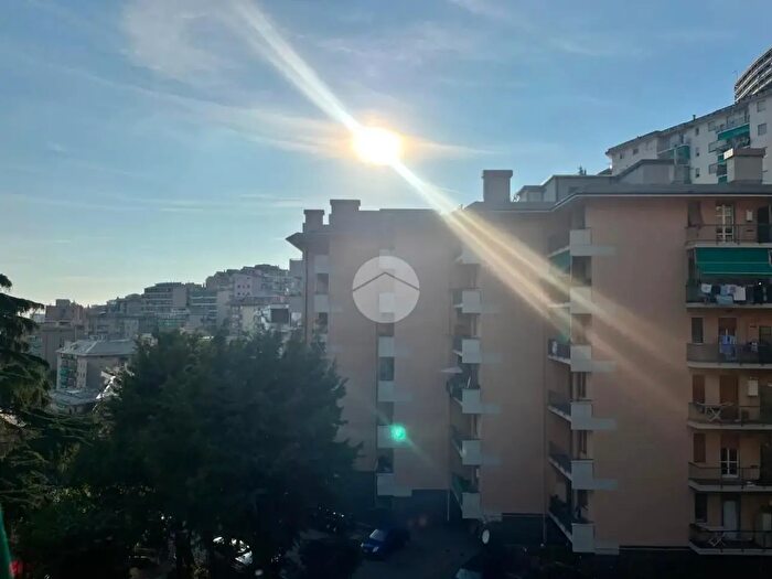 Appartamento quadrilocale in vendita in Via Aurelio Robino, Genova