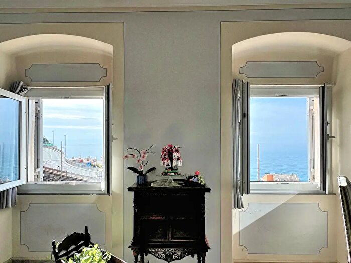 Appartamento con 9 locali in vendita in Via Ottavio Mangini, Sori