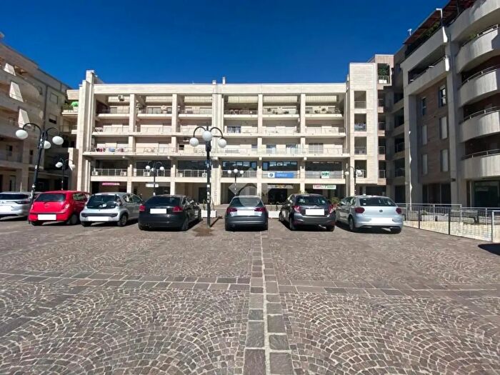 Appartamento trilocale in vendita in Via Rossini, Rende