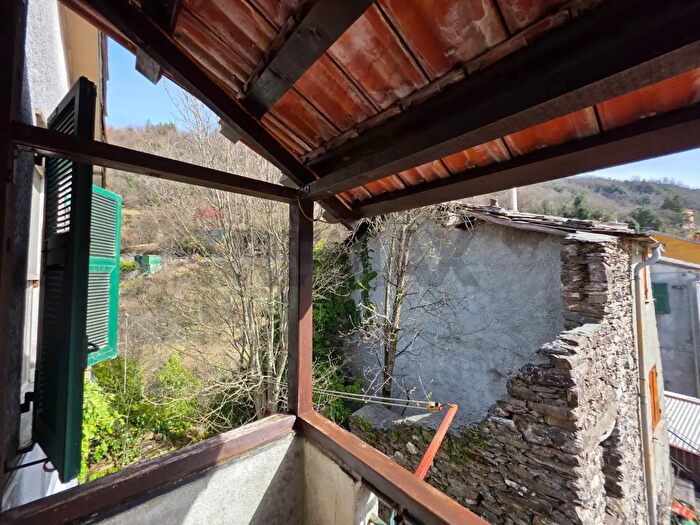 Casa quadrilocale in vendita in Frazione Roccatagliata, Neirone