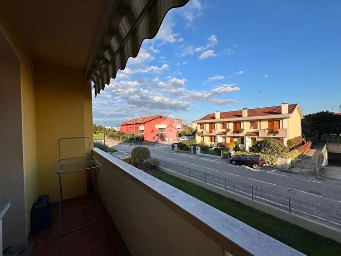 Appartamento bilocale in vendita in Via Enrico Fermi, Giavera Del Montello