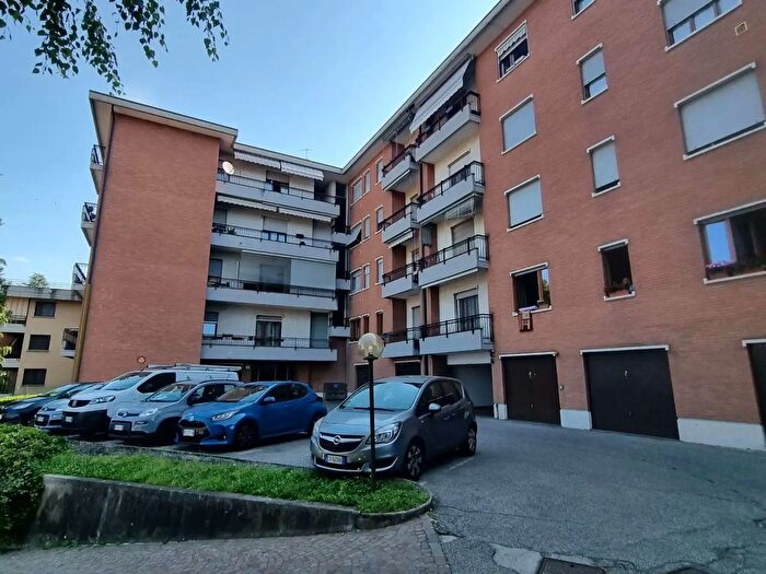 Appartamento trilocale in vendita in Via Goldoni, Varese
