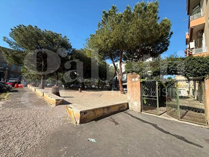 Appartamento trilocale in vendita in Piazza delle Giunchiglie, Roma