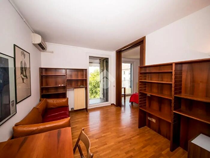 Appartamento bilocale in vendita in Corso S Gottardo, Milano