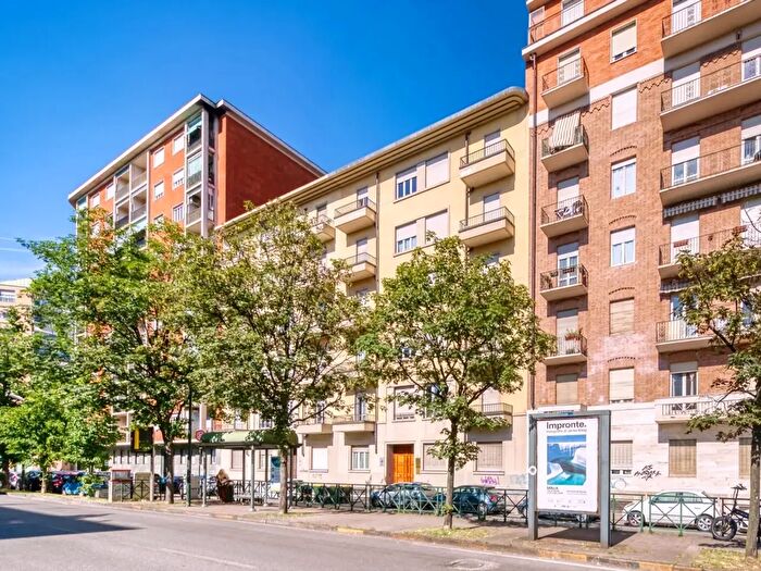 Appartamento trilocale in vendita in Corso Ferrucci, Torino