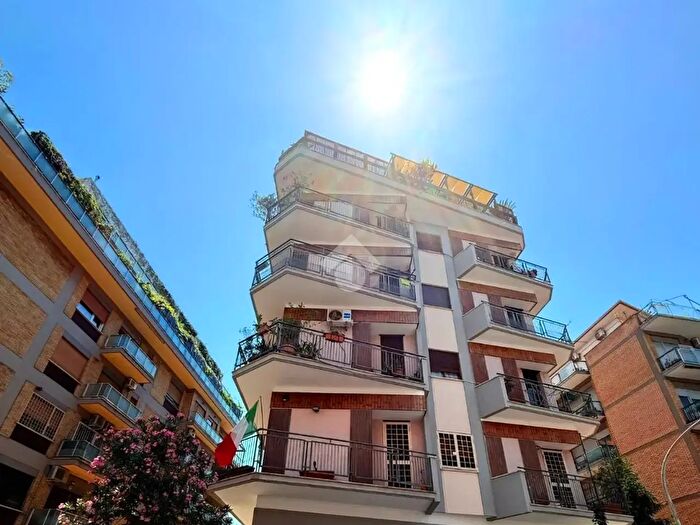 Appartamento trilocale in affitto in Via Giuseppe Martucci, Roma