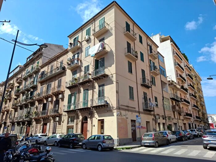 Appartamento trilocale in vendita in Via Giacomo Cusmano, Palermo