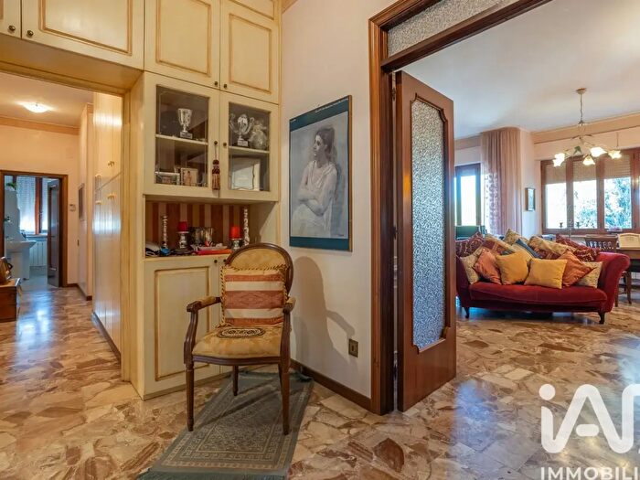 Appartamento con 7 locali in vendita in Via Via Dante Alighieri, Loreto