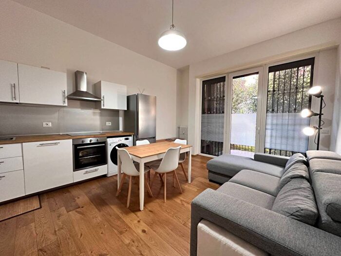 Appartamento bilocale in affitto in Via Mauro Macchi, Centrale, Milano