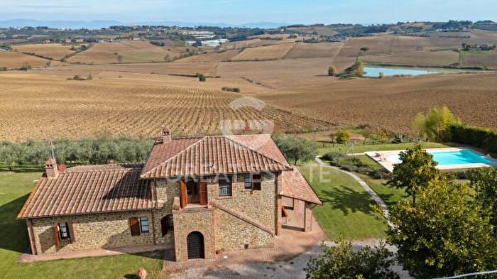 Casa con 6 locali in vendita in Via Firenze, Castiglione Del Lago