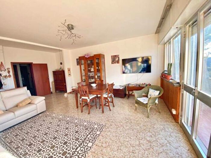 Appartamento con 6 locali in vendita in Urbino