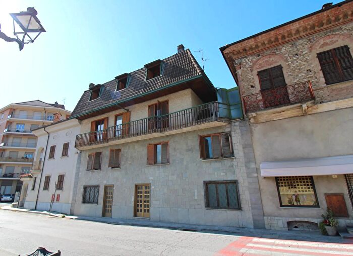 Appartamento con 20 locali in vendita in Dogliani