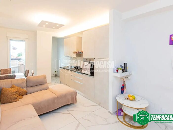 Appartamento trilocale in vendita in Via Alfonso Lamarmora, Busto Arsizio