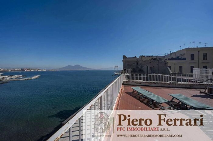 Appartamento con 6 locali in vendita in Via Posillipo Napoli, Napoli