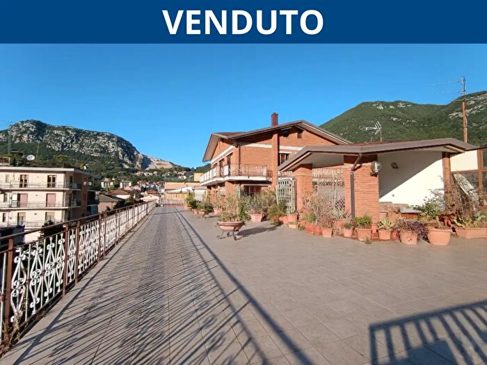 Appartamento con 6 locali in vendita in Via Felice De Stefano, Solofra