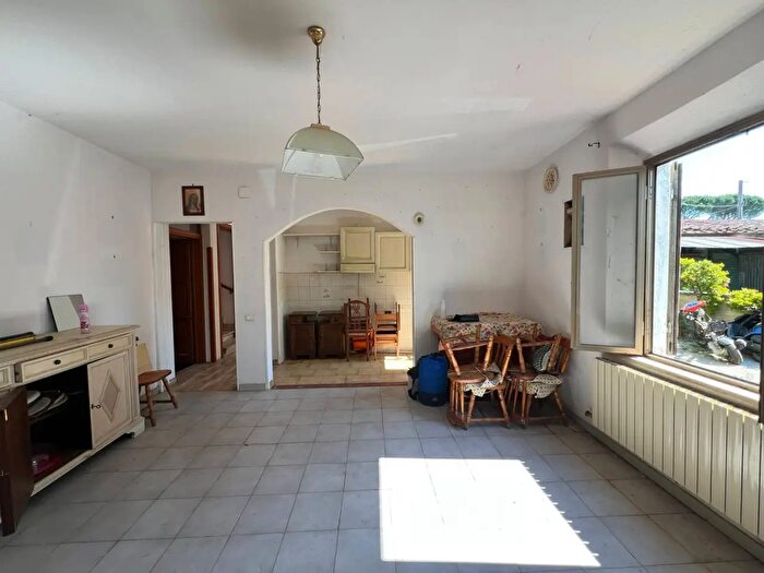 Casa con 11 locali in vendita in Via Toscoromagnola, Cascina