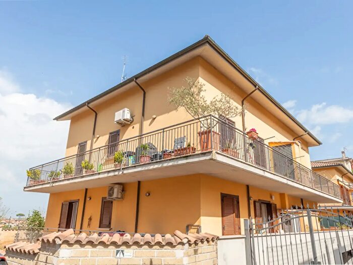 Appartamento trilocale in vendita in Via Abba, Mentana