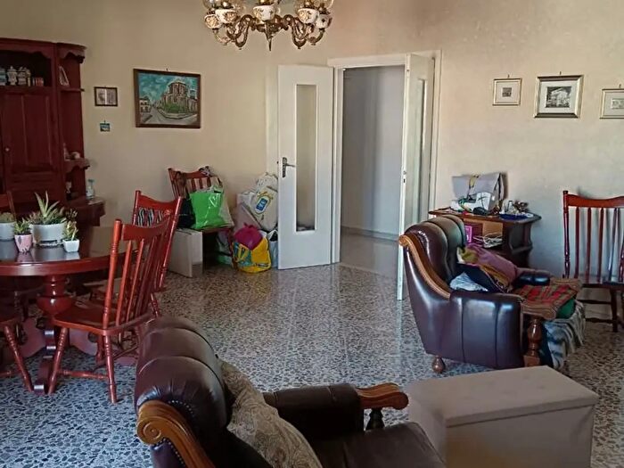 Appartamento trilocale in vendita in Via Quintino Sella, Crispiano