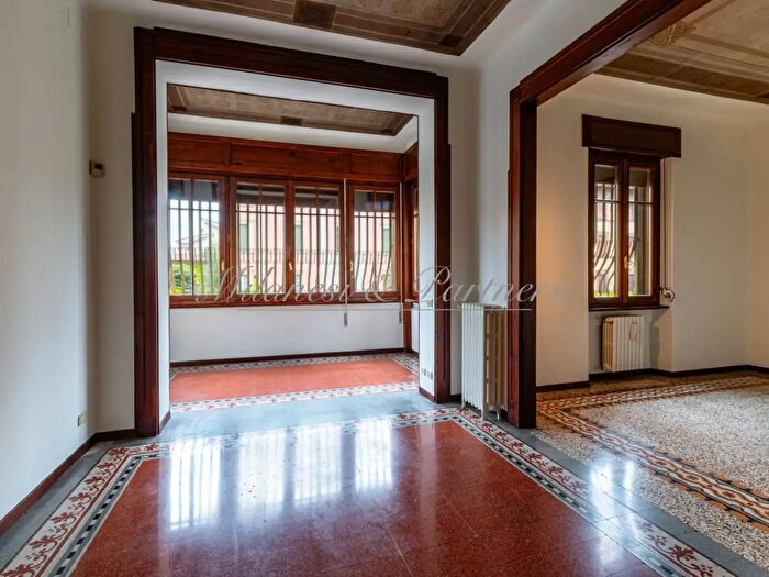 Appartamento trilocale in affitto in Via Teodoro Frizzoni, Bergamo