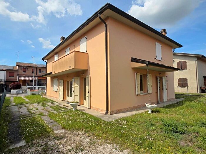 Casa quadrilocale in affitto in Via Raffaele Sansoni, Gaibanella, Ferrara