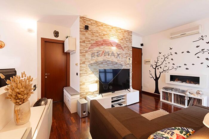 Appartamento trilocale in vendita in Piazza Trento E Trieste, Sesto San Giovanni