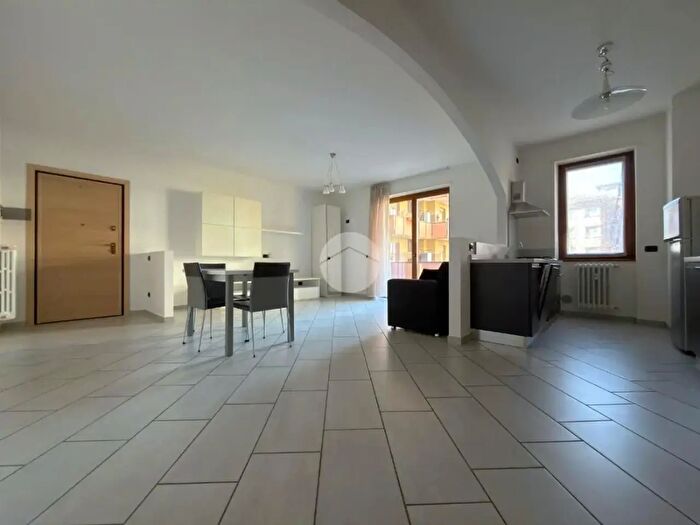 Appartamento bilocale in vendita in Via Lusardi, Sondrio
