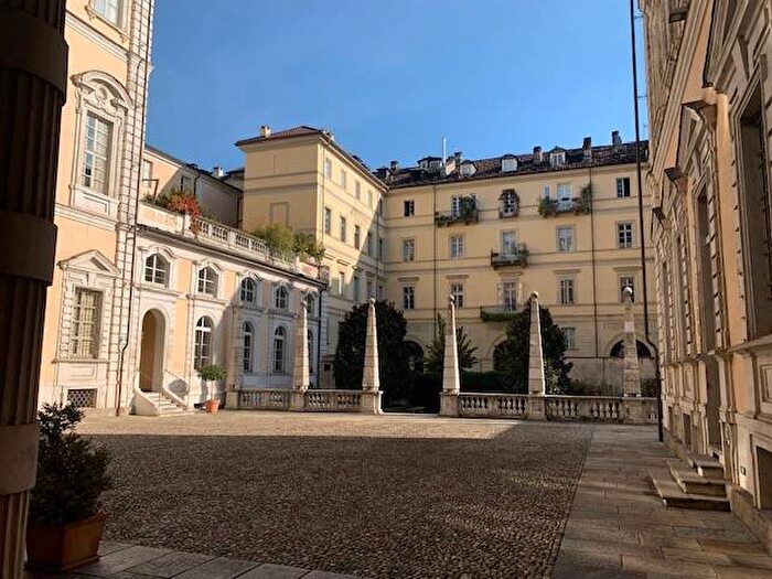 Appartamento bilocale in affitto in Via Conte Giambattista Bogino, Via Roma, Torino