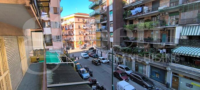 Appartamento trilocale in affitto in Via Federico Persico, Napoli