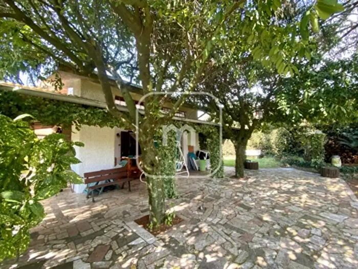 Casa con 6 locali in vendita in Via Speciano, Cave