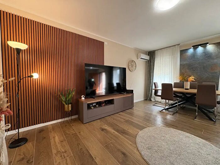 Casa con 5 locali in vendita in Via Montegrotto, Abano Terme