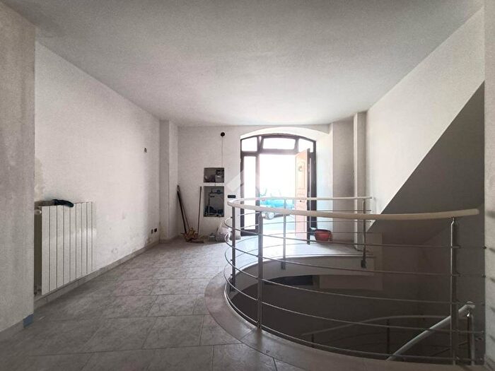 Casa trilocale in affitto in Via Luigi Settembrini, Centro, Mola di Bari