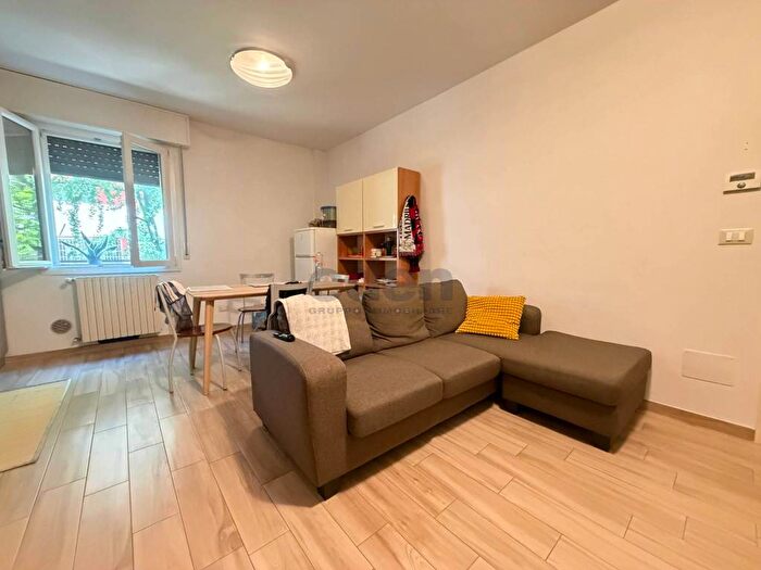 Appartamento trilocale in affitto in Piazza Guido Rossa, Villaggio Giardino, Modena