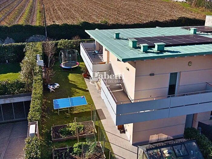 Casa con 5 locali in vendita in Via Ippolito Pederzolli, Arco