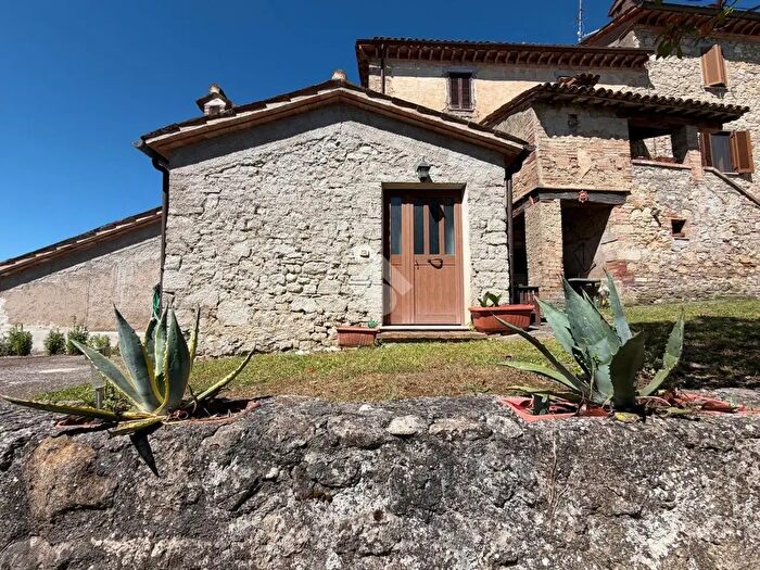 Appartamento bilocale in affitto in Via Casa Ostino, Montecastrilli