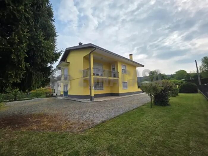 Casa con 6 locali in vendita in Via San Rocco, Vergiate