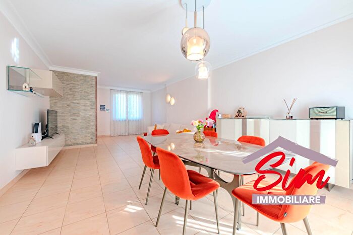 Casa quadrilocale in vendita in Strada Privata Russi, Novara