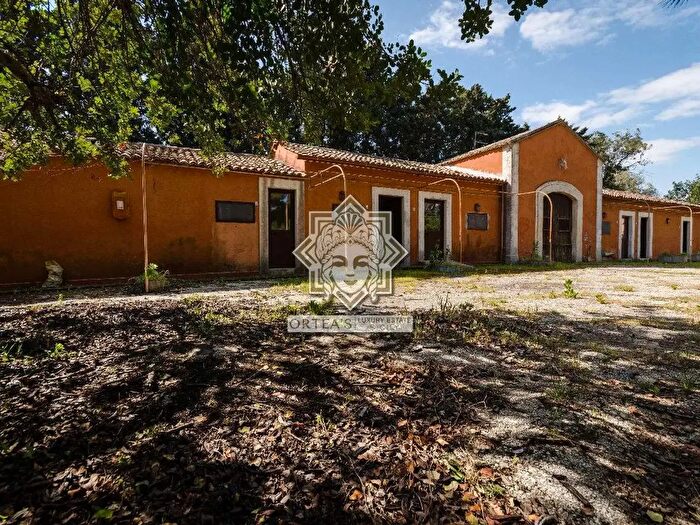 Casa con 12 locali in vendita in Siracusa