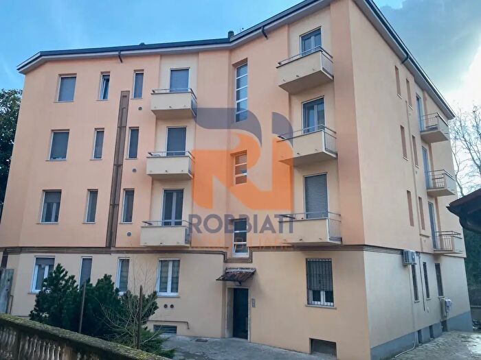 Appartamento trilocale in affitto in Via Indipendenza, Pavia