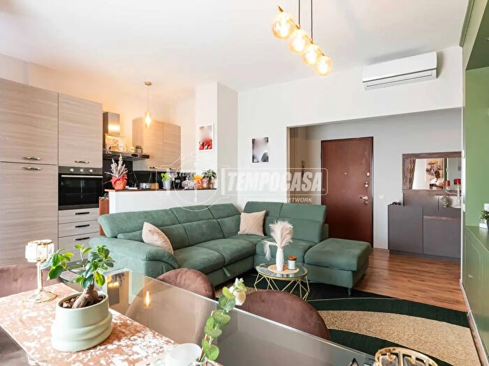 Appartamento trilocale in vendita in Via Cantore General Antonio a, Giussano