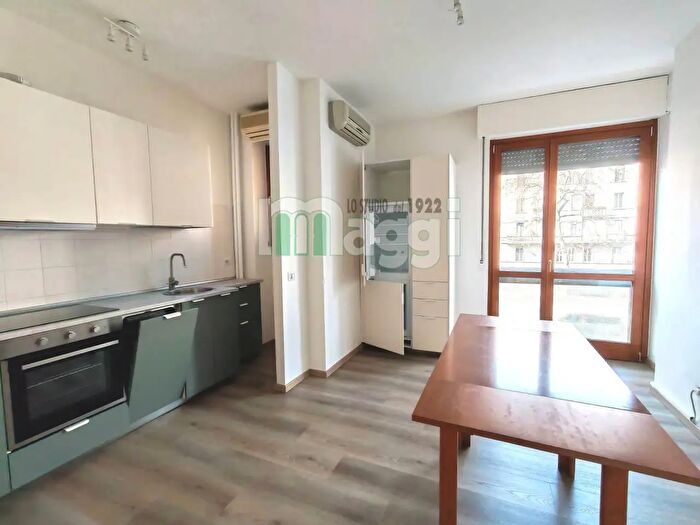 Appartamento trilocale in affitto in Viale Molise, Milano
