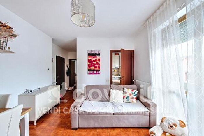 Appartamento trilocale in vendita in Via XXV Aprile, Gadesco Pieve Delmona