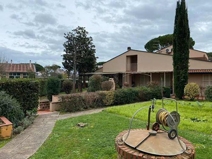 Casa con 10 locali in vendita in dei Salici, Pontedera