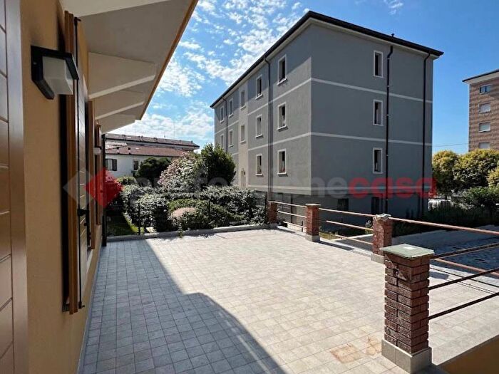Appartamento quadrilocale in affitto in VIALE SPOLVERINI, Borgo Venezia, Verona