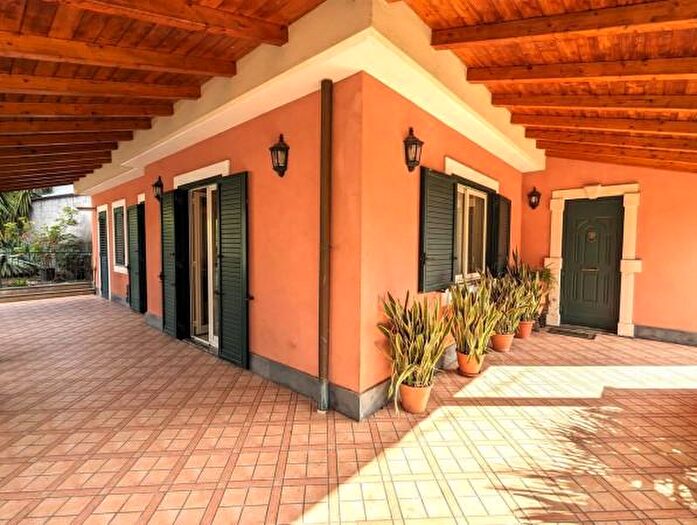 Casa con 6 locali in vendita in Via Terre Liberate SNC, Acireale