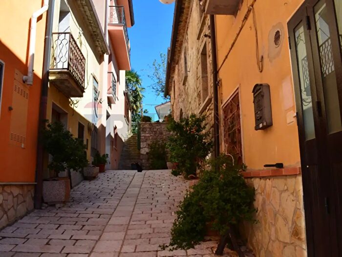 Appartamento con 9 locali in vendita in Castelpagano