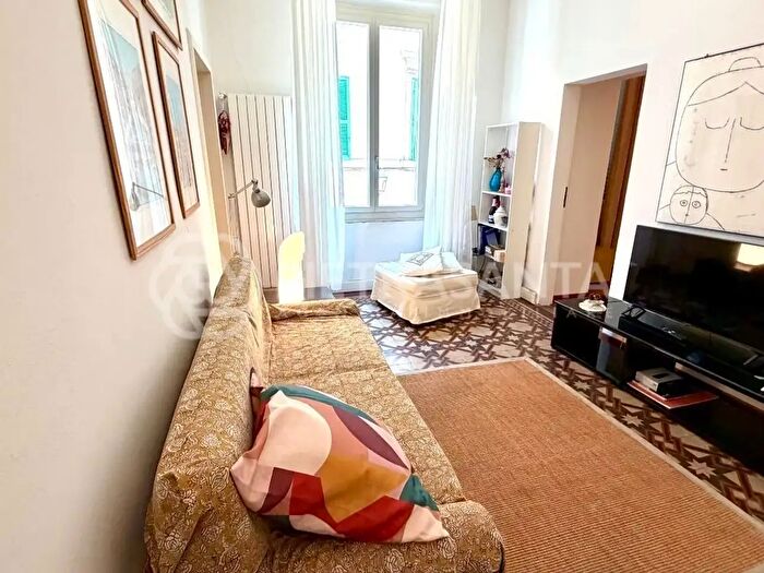 Appartamento con 5 locali in affitto in Pietrasanta