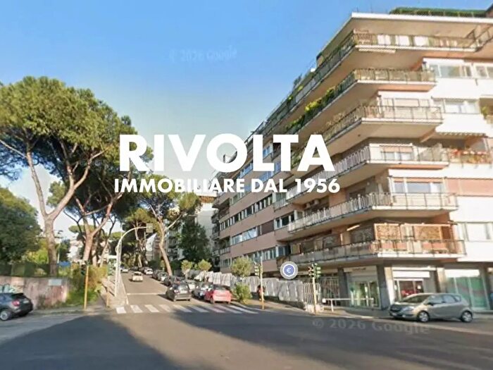 Appartamento trilocale in vendita in Via Valdagno, Roma