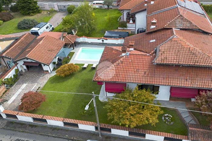 Casa con 6 locali in vendita in Via Barelli, Vermezzo con Zelo