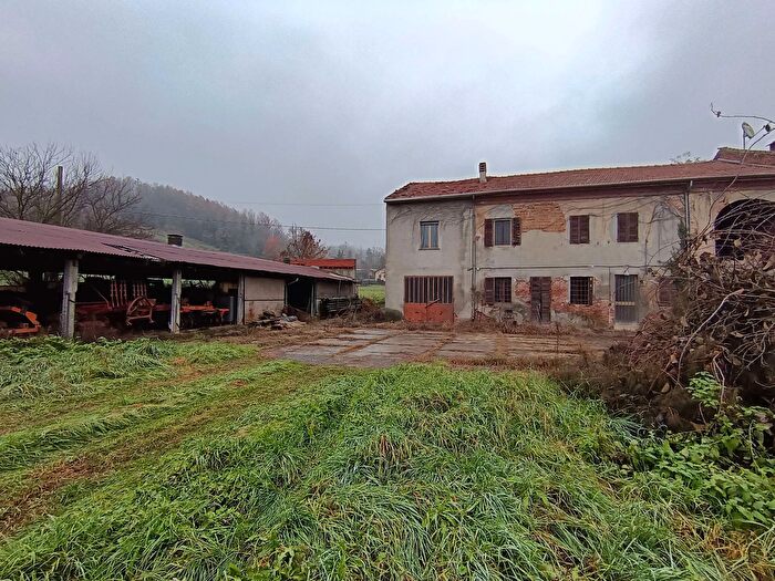 Casa con 9 locali in vendita in Via Colla di Valmadonna, Alessandria